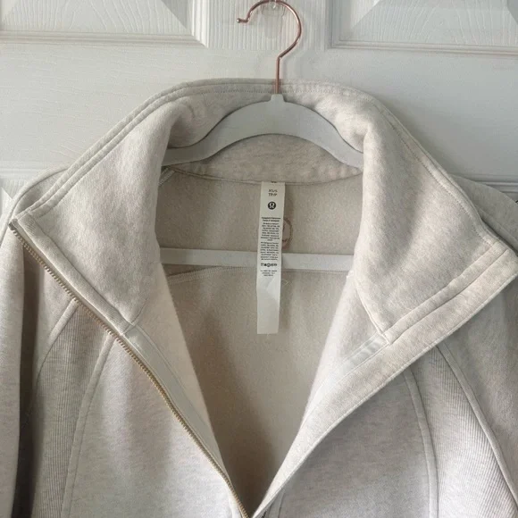 Lululemon Scuba Funnel Neck Half Zip in Heathered Bone/Gold. Size XS/S. - Picture 4 of 6